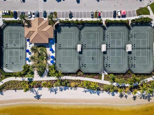 9463 Quarry Dr, Naples FL  34120-5223 exterior