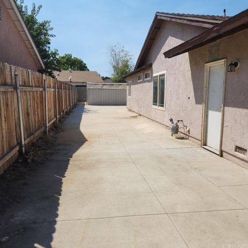 44131 7 St, Lancaster CA 93535-2000 exterior