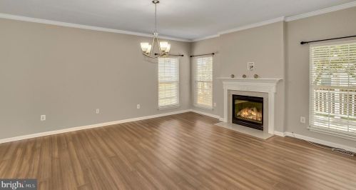 6733 Sutton Oaks Way, Gainesville VA  20155-1489 exterior