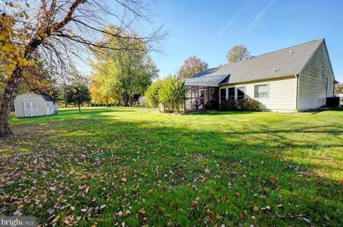 102 Falmouth Way, Dover DE  19904-5390 exterior