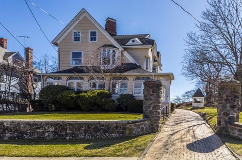 22 Linden Pl, New Rochelle, NY 10801-7111