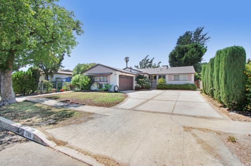 7709 Lemp Ave, North Hollywood, CA 91605-2923