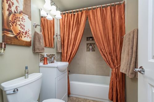 616 Q St, Rio Linda CA  95673-1427 exterior