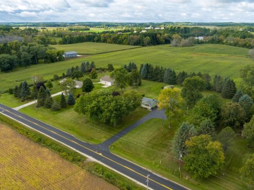 1044 Union Rd, Manitowoc WI 54220-9451 exterior