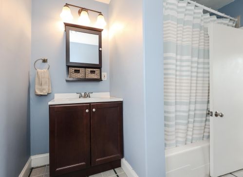 5 Gerry Ave, Newmarket NH  03857-1901 exterior