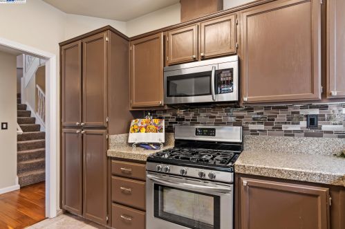 736 Clifton Way, Vacaville CA  95688-8547 exterior