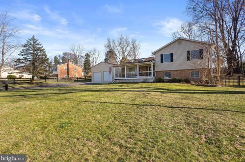 300 E St, Purcellville VA  20132-3317 exterior