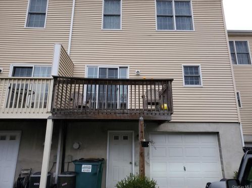 22 Hudson Cir, Marlborough NY  12542-6187 exterior