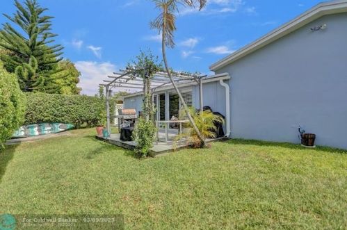 305 4th Ter, Dania Beach FL  33004-4714 exterior
