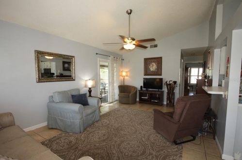 13851 Countryplace Dr, Orlando, FL 32826-3871