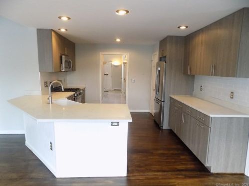 9 Grand St, Bethel, CT 06801-2111