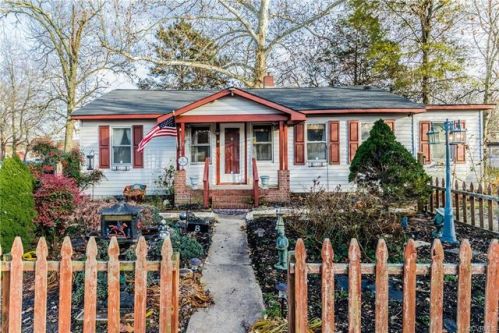 8 Rodes Ave, Sandston, VA 23150-2033