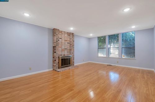 701 Begonia Dr, San Leandro CA  94578-3804 exterior