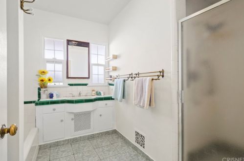 819 Glendale Ave, Glendale CA 91205-3316 exterior