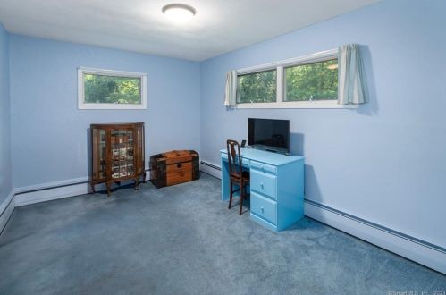 24 Twin Hills Rd, Stamford CT  06903-4614 exterior