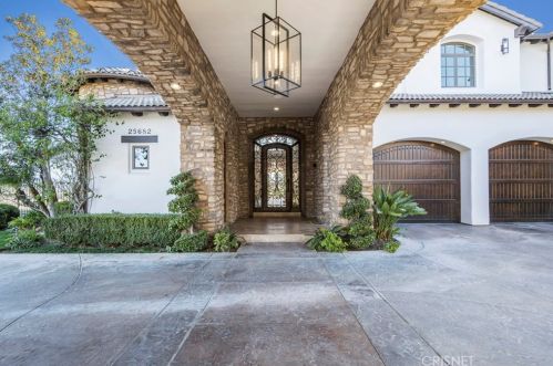 25682 Oak Meadow Dr, Santa Clarita CA  91381-0762 exterior