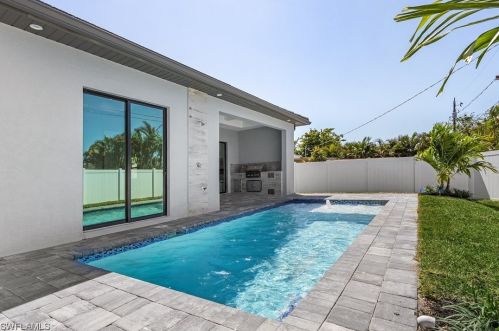 555 103rd Ave, Naples FL  34108-3218 exterior