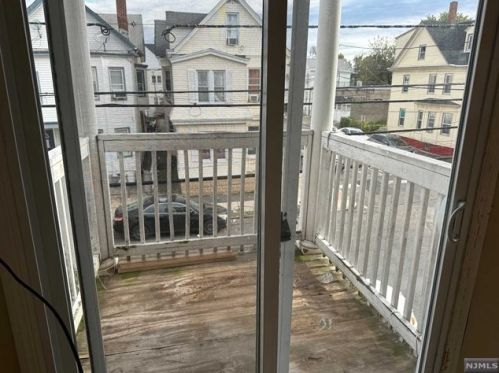 81 Paterson Ave, Paterson NJ 07522-1435 exterior