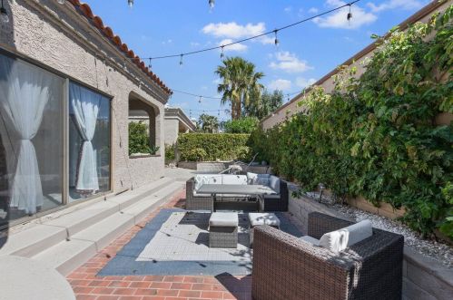 48127 Calle Seranas, La Quinta CA  92253-2205 exterior