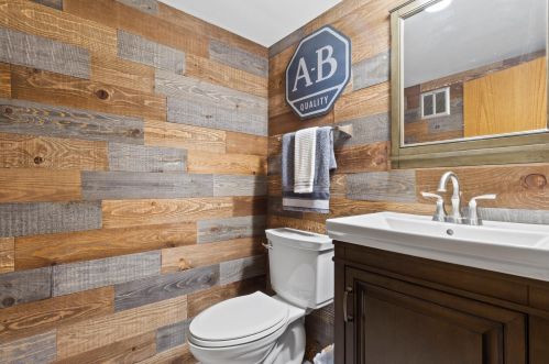 6240 Kinnickinnic Riv Pkwy, Milwaukee WI 53219-3010 exterior