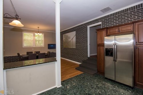 1462 Redwine Rd, Fayetteville GA  30215-2512 exterior
