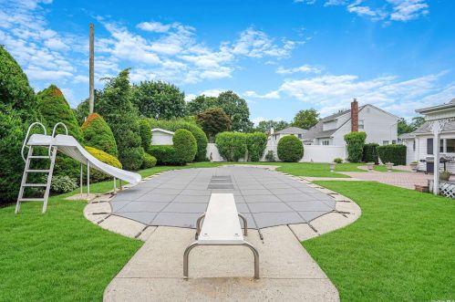10 Cliftwood Pl, San Remo NY  11754-4011 exterior