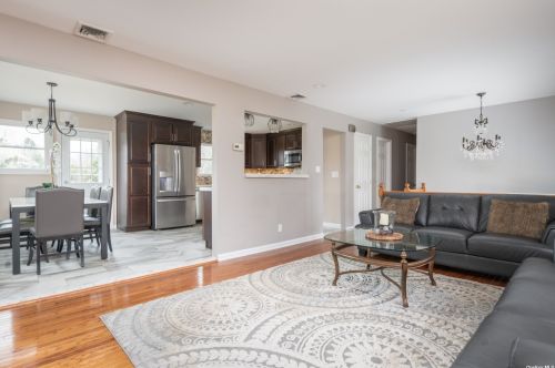 15 Grossman St, Huntington Station NY 11747-2905 exterior