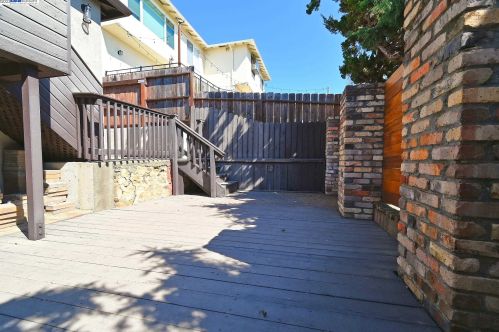 2400 Prosperity Way, San Leandro CA  94578-1124 exterior