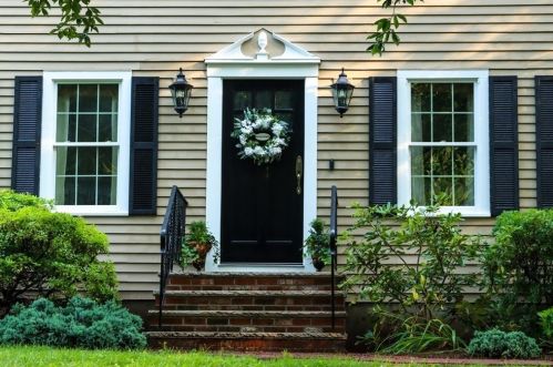 57 Gregory Island Rd, Hamilton, MA 01982-2635