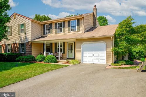 394 Windsor Dr, Harleysville, PA 19438-2379