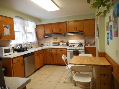35 Lakeview Pl, Verona, NJ 07044-2008