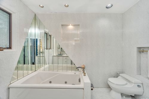 624 Caledonia Rd, Huntington Station NY 11746-5116 exterior