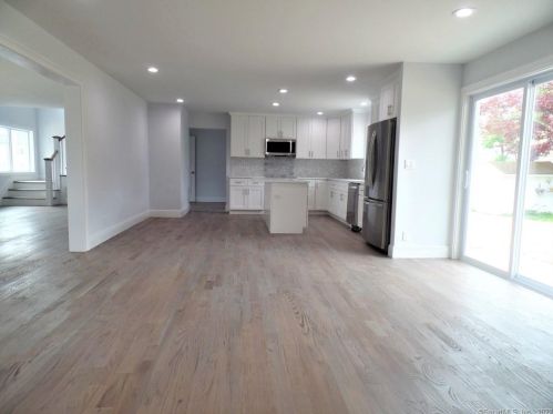 255 Greenfield Dr, Bridgeport, CT 06606-4433