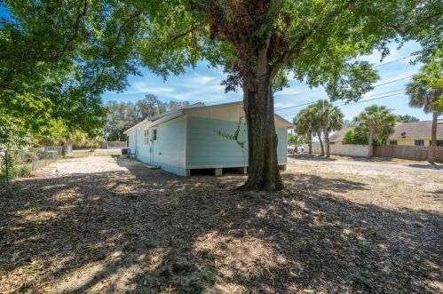 86 Anclote Rd, Tarpon Springs FL  34689-0070 exterior