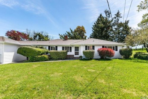 5625 Henning Rd, Sebastopol CA  95472-6332 exterior