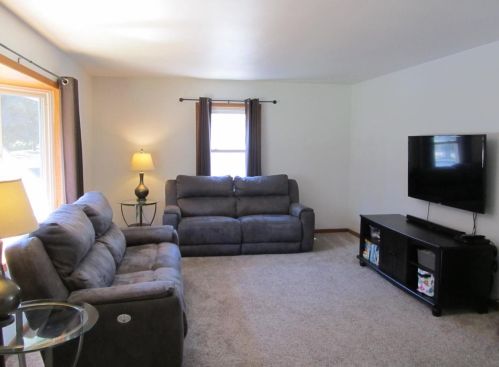90 Sallie Ave, Fond Du Lac, WI 54935-4651