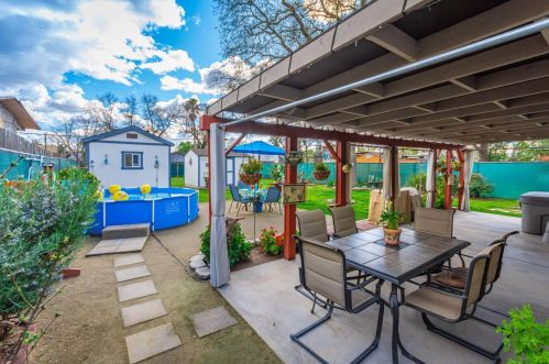 616 Q St, Rio Linda CA  95673-1427 exterior