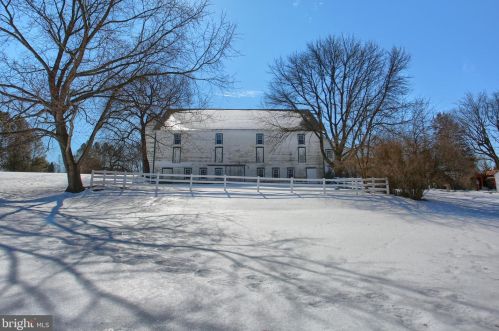 6411 Devonshire Hts Rd, Harrisburg PA 17111-4818 exterior