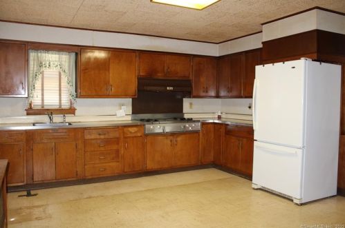 124 Asylum St, Norwich, CT 06360-4928