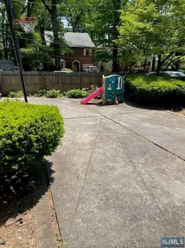 1130 Magnolia Rd, Teaneck NJ  07666-2744 exterior