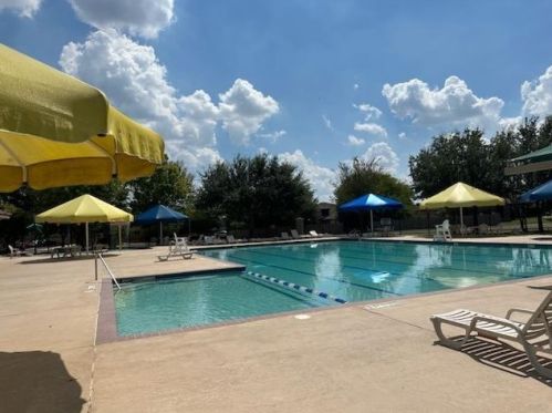 780 New Bridge Dr, Uhland TX  78640-5542 exterior