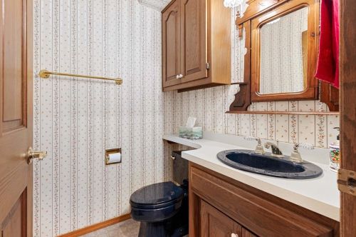 225 Traders Point Ln, Green Bay WI  54302-5236 exterior