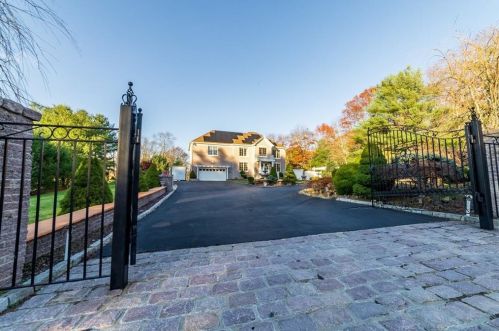 467 Robin Hollow Rd, West Greenwich RI  02817-2118 exterior