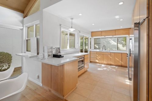 1477 Yukon Dr, Sunnyvale CA  94087-4451 exterior