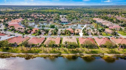 14322 Manchester Dr, Naples FL  34114-8626 exterior