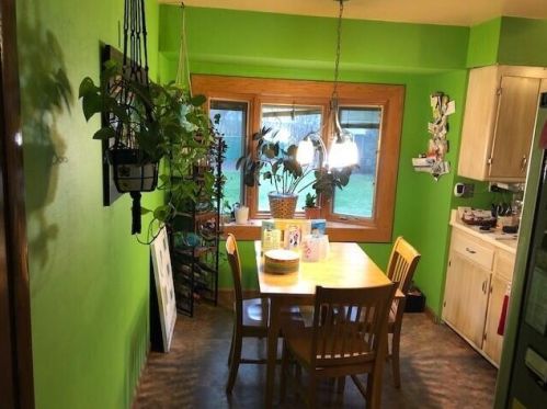 8384 49th St, Milwaukee, WI 53223-3604