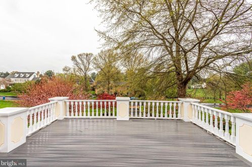 10108 Nedra Dr, Great Falls VA  22066-2835 exterior