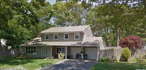 3 Amboy Ln, Lake Grove, NY 11755-2501