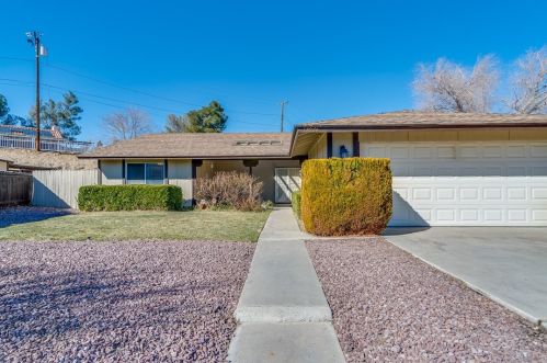 17064 Lorene Pl, Victorville, CA 92395-4682