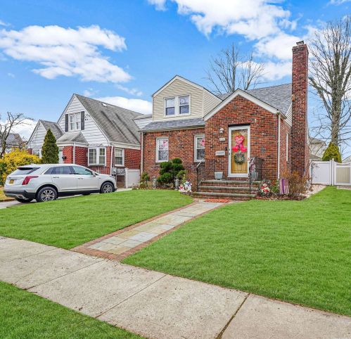 1205 6th Ave, New Hyde Park, NY 11040-5548